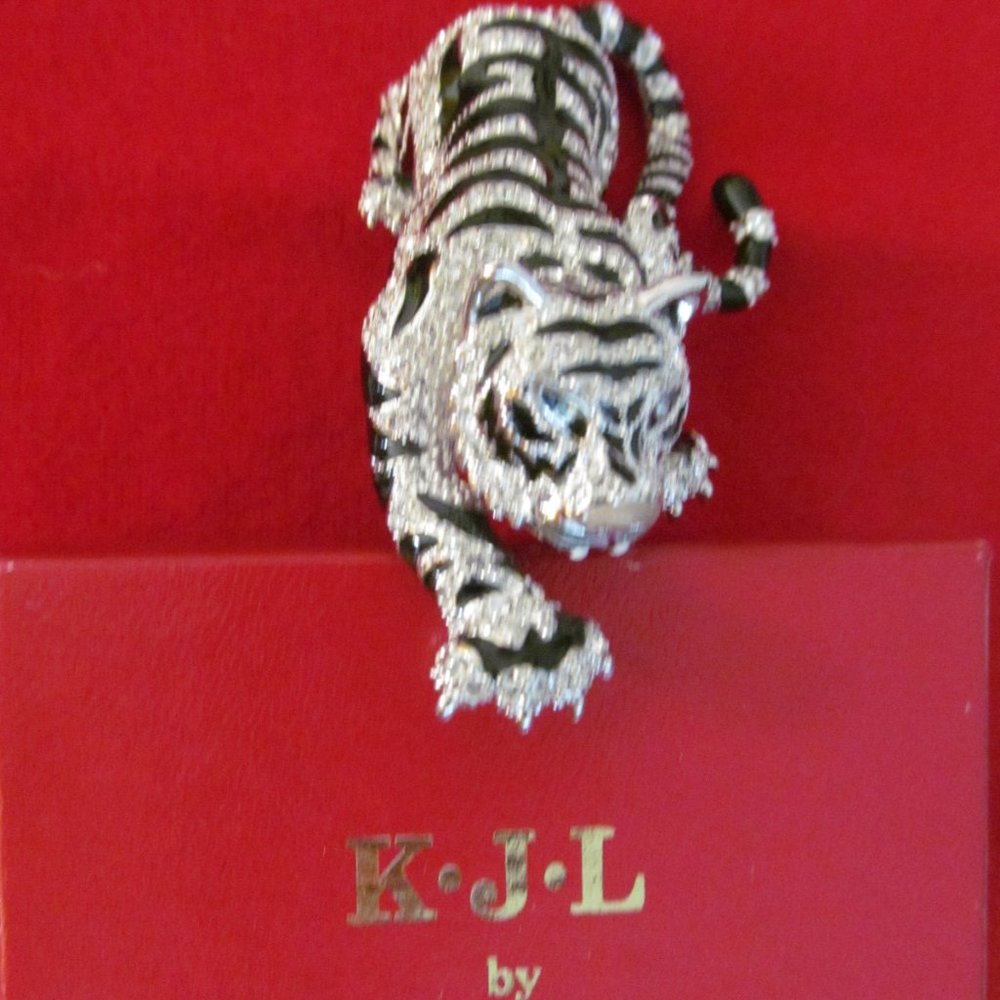 NEW KJL CRYSTAL PAVE & BLACK TIGER BROOCH/PENDANT